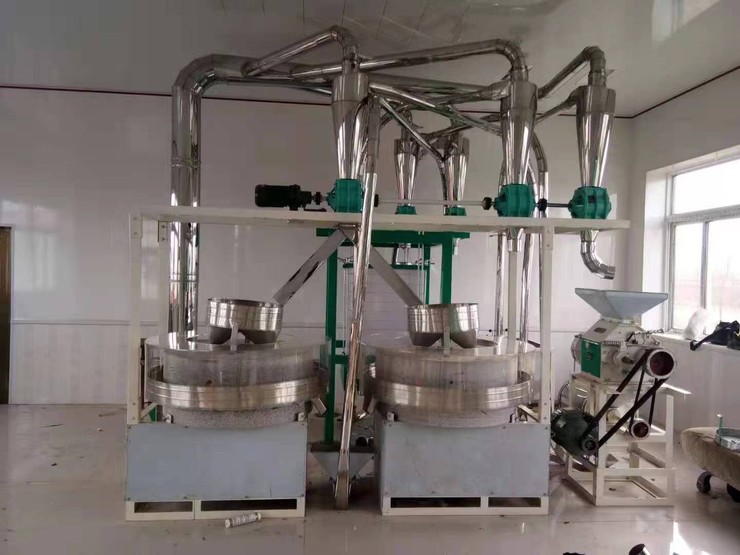 SM100×2+1×5T小麦石磨平筛制粉成套机组1