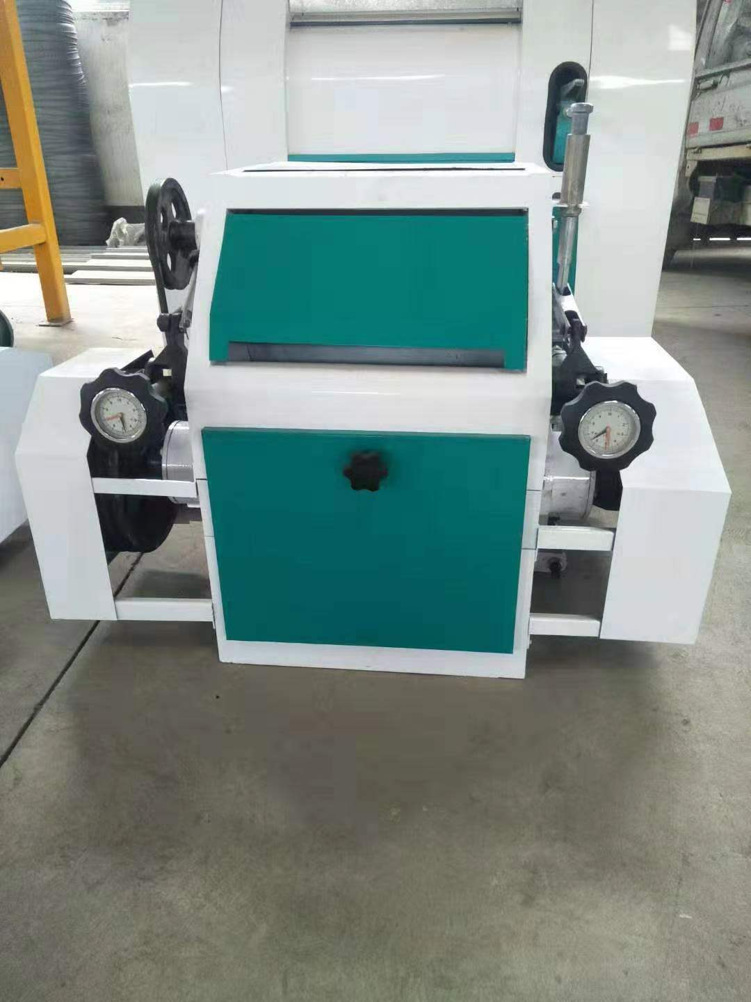 6f2235：40：50：60（同布带）磨粉机