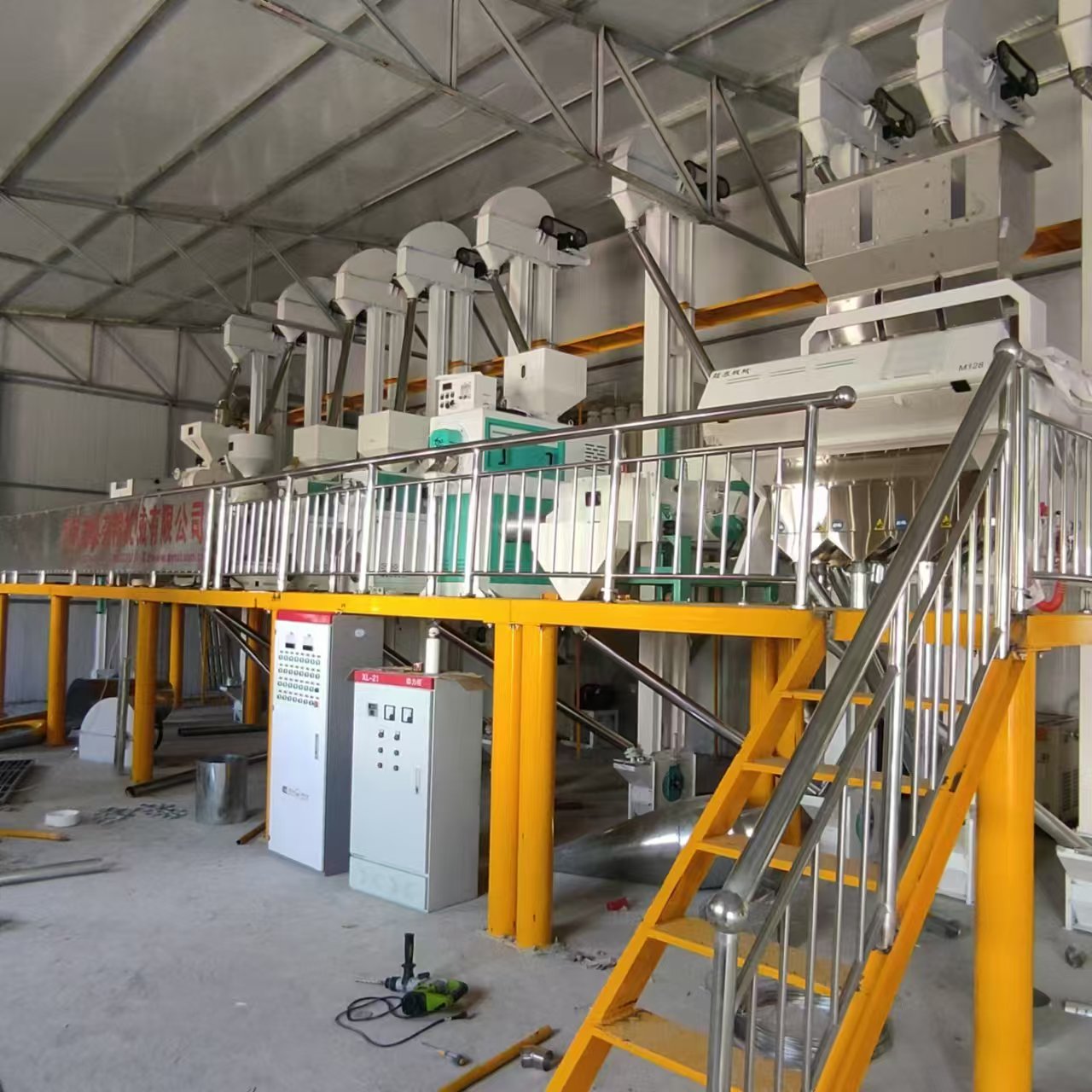 青海海东日产20吨碾米机组